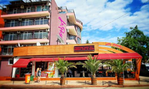 La Piazza Family Hotel - image 5