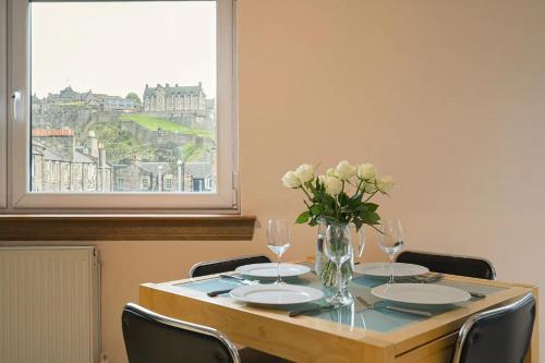 2 Bedroom Central Apartment With Stunning Castle View, Edinburgh, Edinburgh and the Lothians