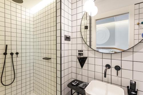 Deluxe Room with Terrace image 7