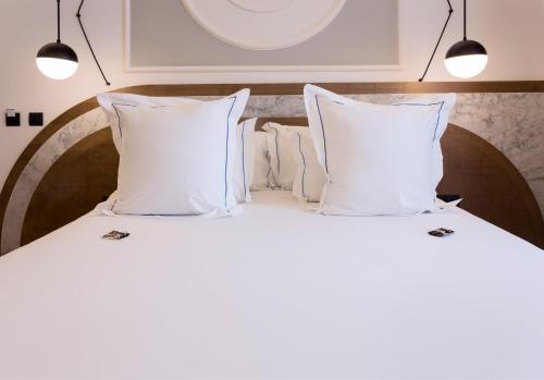 Standard Double or Twin Room image 8