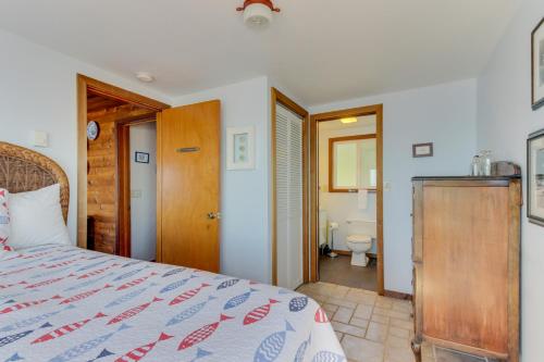 Blue Sea Oceanfront Cottage - image 3