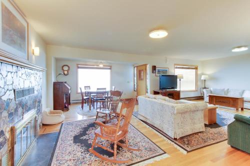 Lopez Island Agate Beach Waterfront Home - image 2