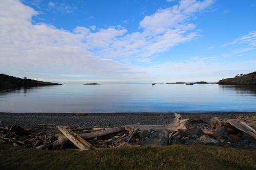 Lopez Island Agate Beach Waterfront Home - image 9