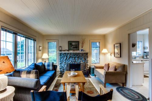 Salt Water Cottage - image 2
