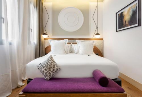 Standard Double or Twin Room image 4