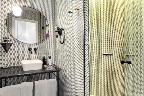 Standard Double or Twin Room image 3