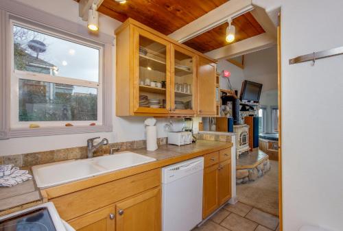 Depoe Bay Delight - image 8