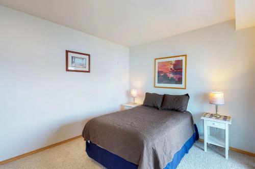Accent Lakefront Villa - image 9