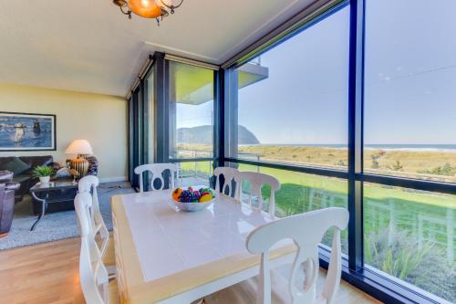 Sand & Sea: The Lewis & Clark (104) Seaside