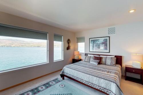 Accent Lakefront Villa - image 14