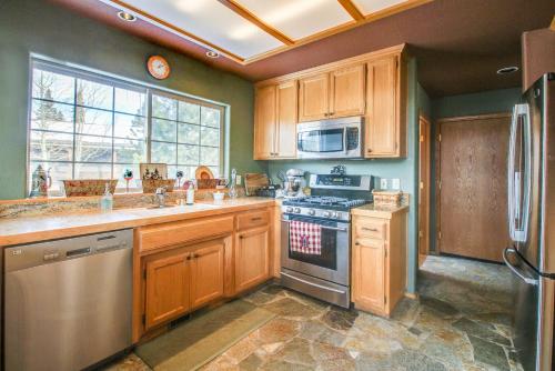 Hillside View Vacation Home - image 2