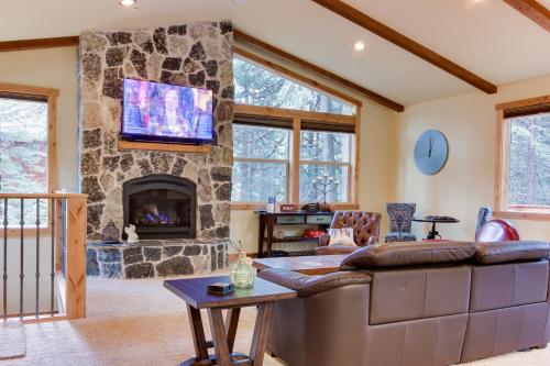 Tahoma Deluxe Brand New Home