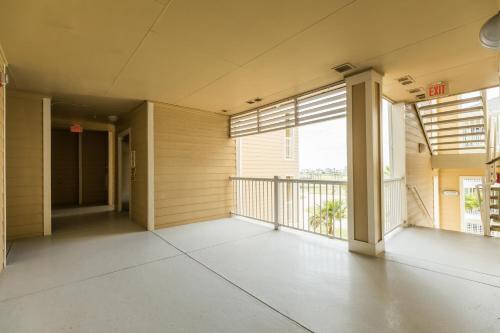 Barefoot Bungalow - image 9