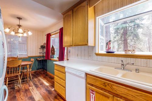 Trout Creek Retreat - image 6