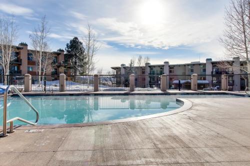 Storm Meadows Slopeside Retreat - image 4