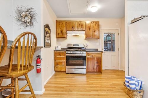 Captain's Quarters - image 6