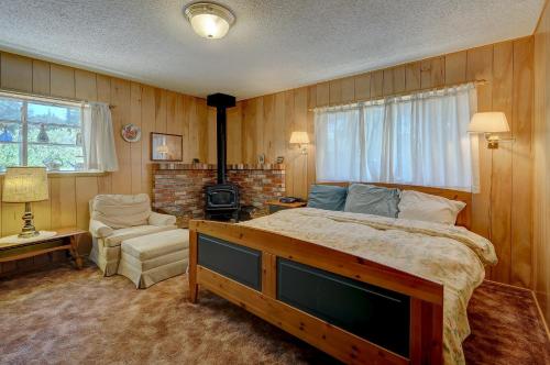 Rustic Pine Manor - main image