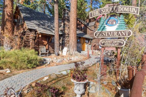 Pier Street Old Brockway Classic with Hot Tub