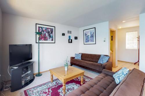 Accent Lakefront Villa - image 5