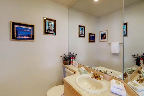 Accent Lakefront Villa - image 12