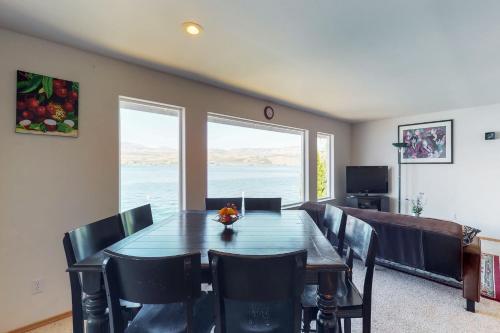Accent Lakefront Villa - image 7