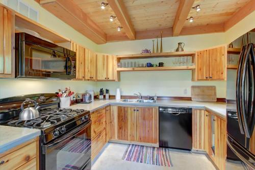 2 bedrooms, 5 beds