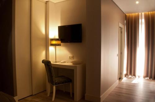 Standard Double Room image 7