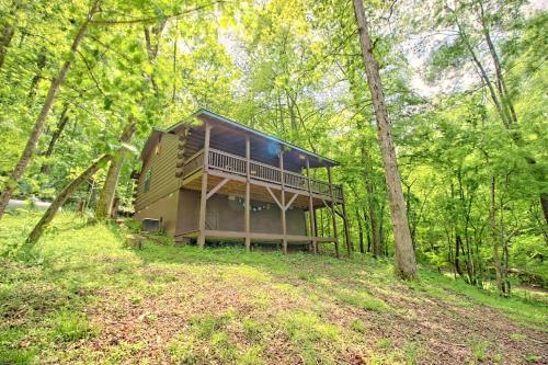 Tree Song Mountain Creek Cabin in Ellijay, USA