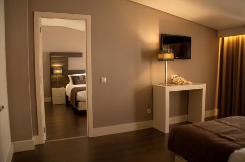 Family Room (4 Adults) image 7