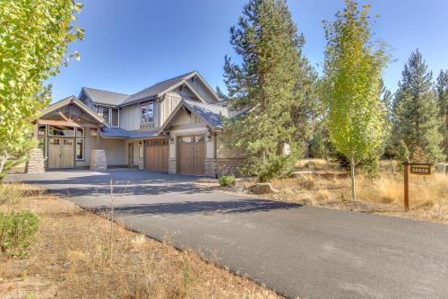 Sunriver Luxury Caldera Home with Golf Course Views - image 3