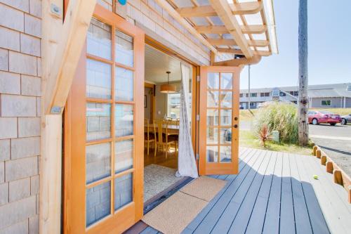 Rockaway Beach Bungalow - image 7