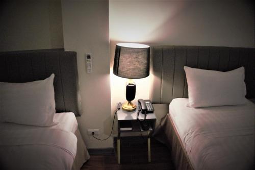 2 twin beds