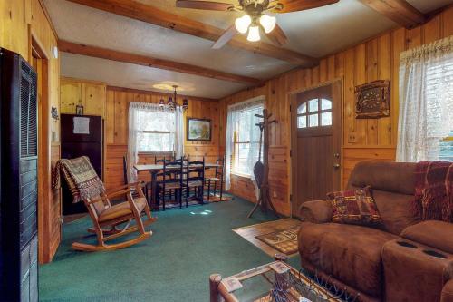 BearPaw Cottage - image 6