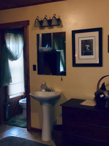 Glass Magnolia Bed & Breakfast in Interlaken, USA