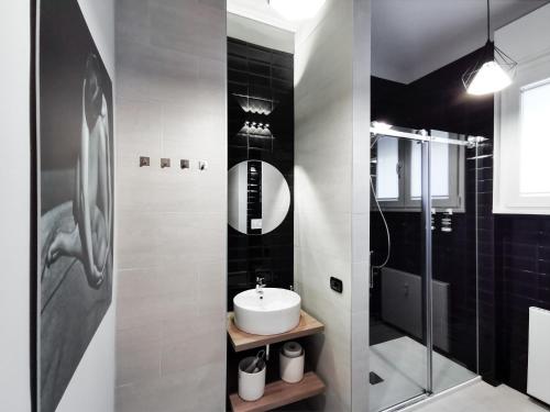ChicLife - FLORENTIN Downtown Design Apt, Bergamo (photo 5)