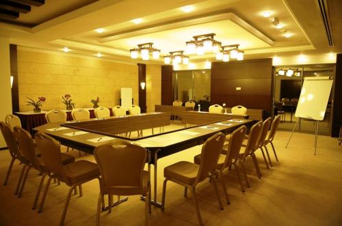 Grand Bellevue Hotel Apartment Dubai - image 10