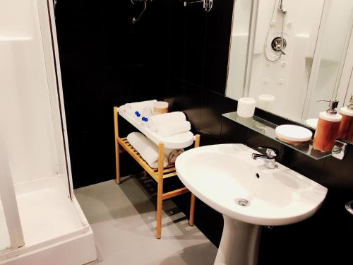 Hotel Paris - image 11