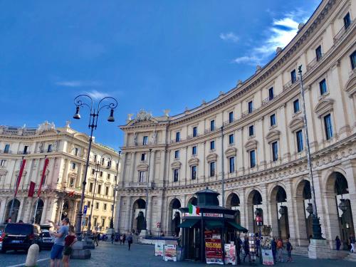 Hotel Paris - main image