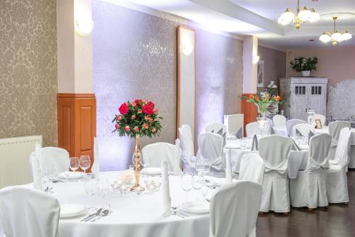 Ресторан, First Hotel in Тчев