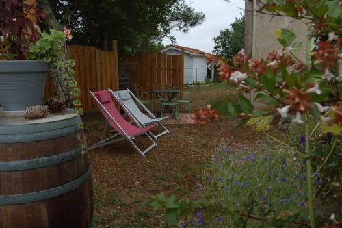 Garden, Gite Millesime Proche St Emillion in Abzac