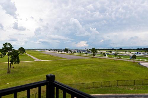 SEVEN Sebring Raceway Hotel