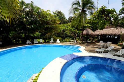 Karahe Beach Hotel in คิวพอส