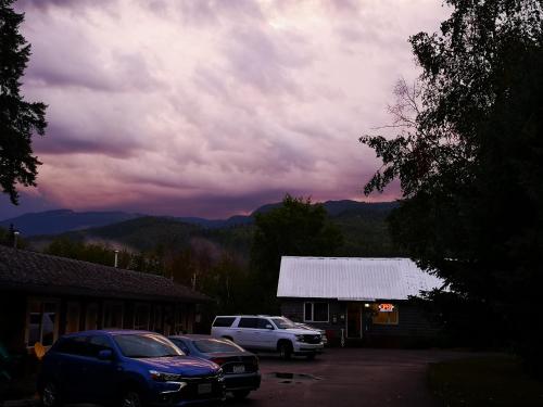 Overlook Inn & Cabins