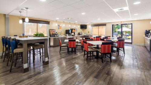 Best Western Shallotte / Ocean Isle Beach Hotel - image 2