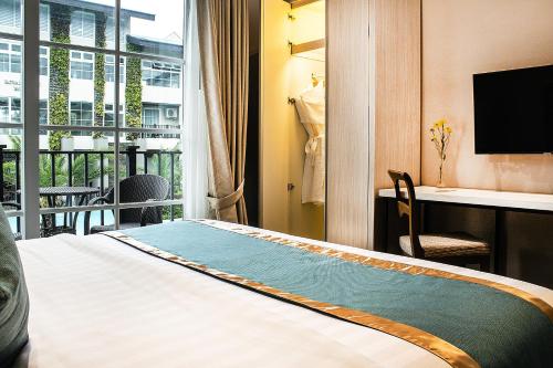 room detail thumbnail 1