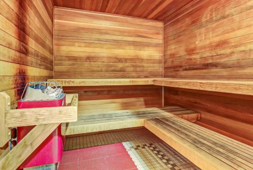 Eagle Springs East 302: Boxelder Suite - image 8
