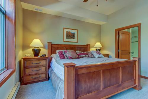 Eagle Springs East 101: Red-wing Suite - image 7