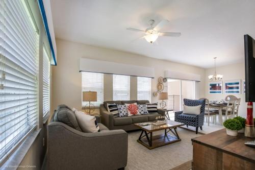 Bella Vidatown Home With Full Size Pool! Townhouse in Kissimmee, USA