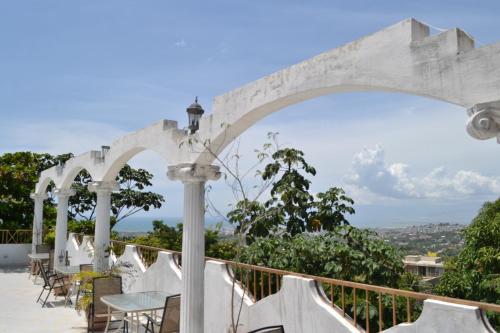 Pacot breeze hotel haiti