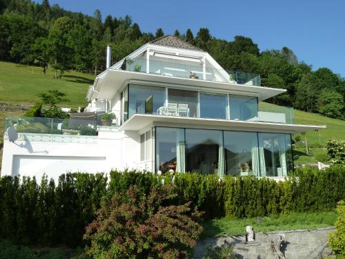 Weisse Villa am Millstätter See in Obermillstatt, Österreich